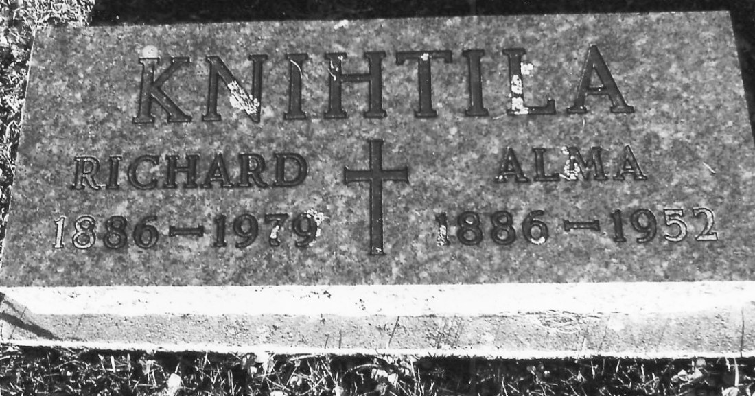 Alma and Richard grave 001