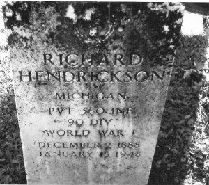 R Hendrickson grave 001