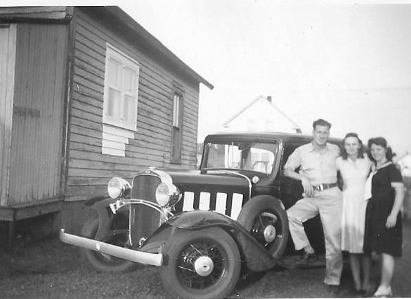 Dad, corlie, 1932 chev 001